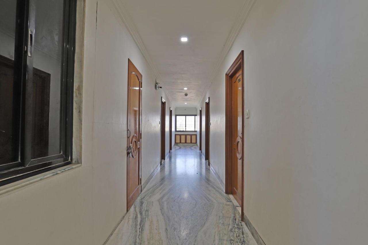 Hotel Midtown Surat Dış mekan fotoğraf