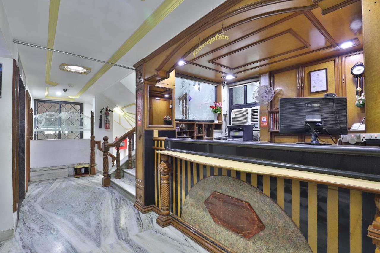 Hotel Midtown Surat Dış mekan fotoğraf