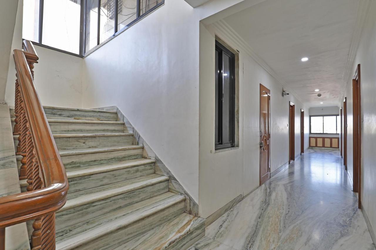 Hotel Midtown Surat Dış mekan fotoğraf