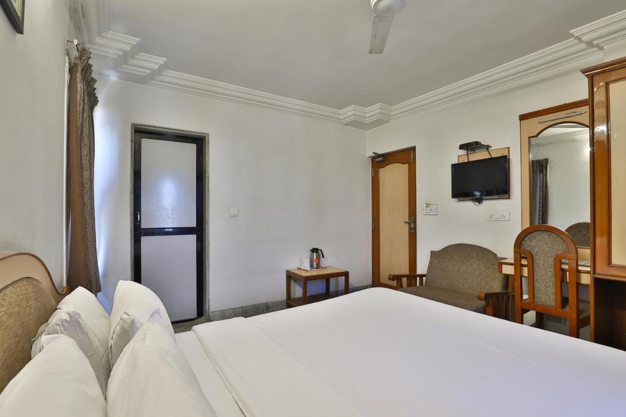 Hotel Midtown Surat Dış mekan fotoğraf