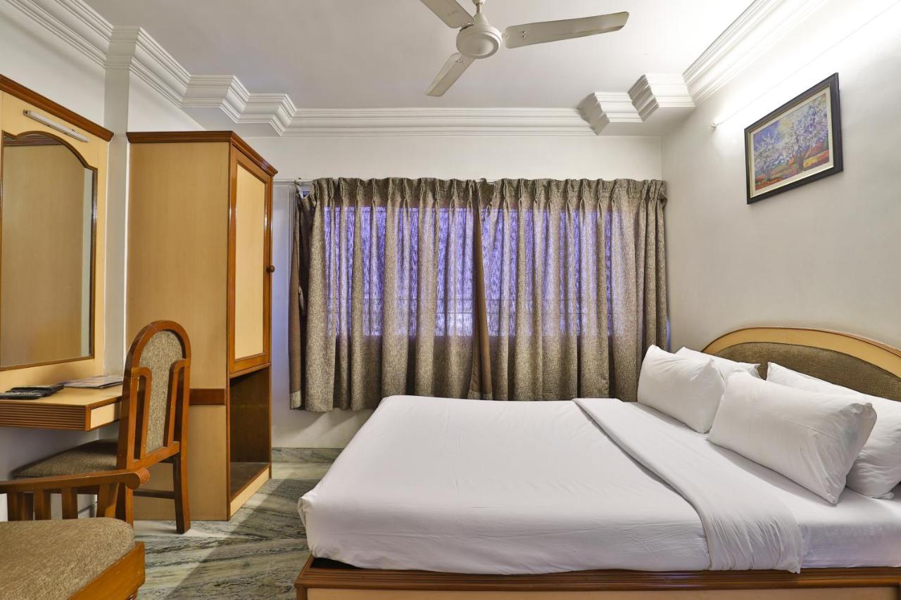 Hotel Midtown Surat Dış mekan fotoğraf