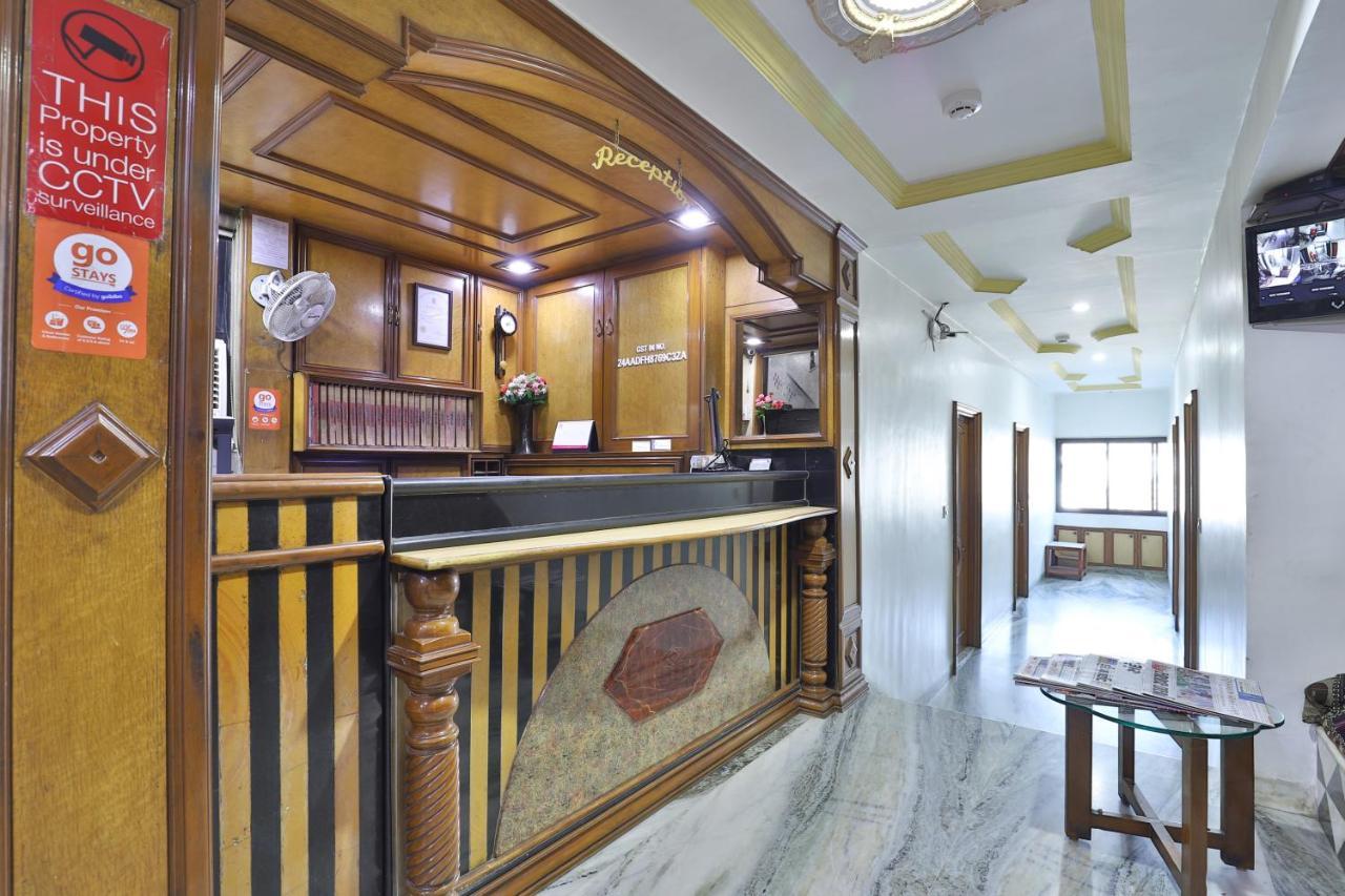 Hotel Midtown Surat Dış mekan fotoğraf