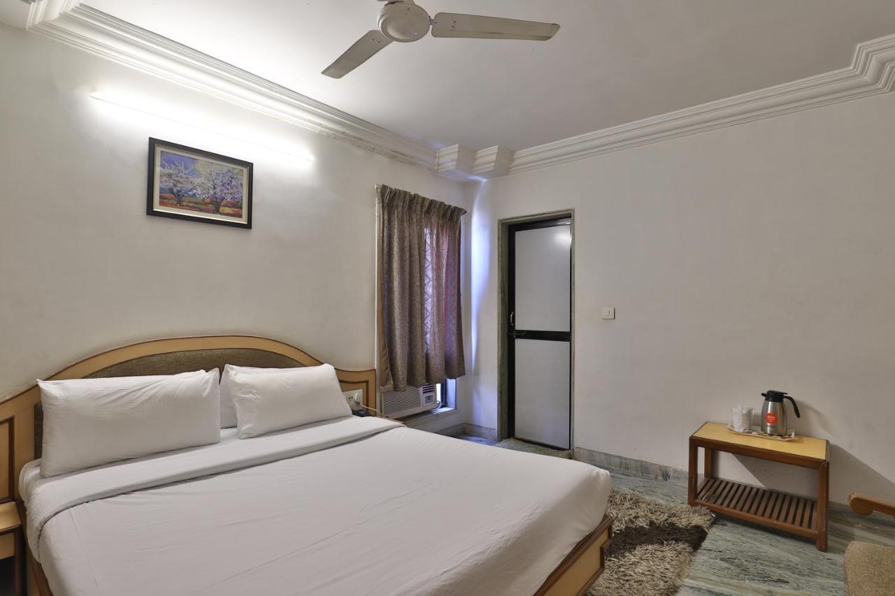 Hotel Midtown Surat Dış mekan fotoğraf
