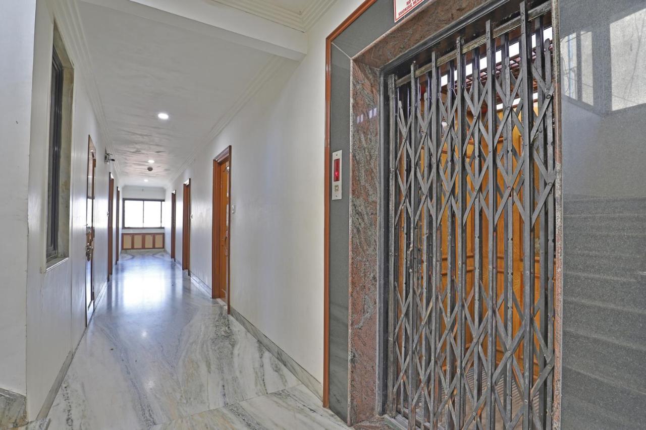 Hotel Midtown Surat Dış mekan fotoğraf