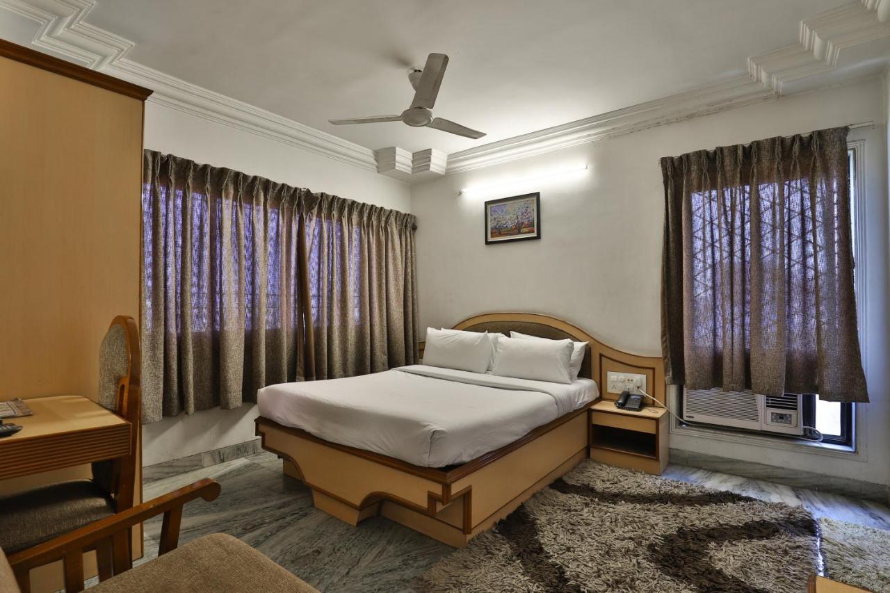 Hotel Midtown Surat Dış mekan fotoğraf